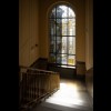 Młodzieżowy Dom Kultury w Bytomiu. Odrestaurowany witraż na klatce schodowej. Marmurowe schody i mosiężna balustrada. Zdjęcie zgłaszającego. 