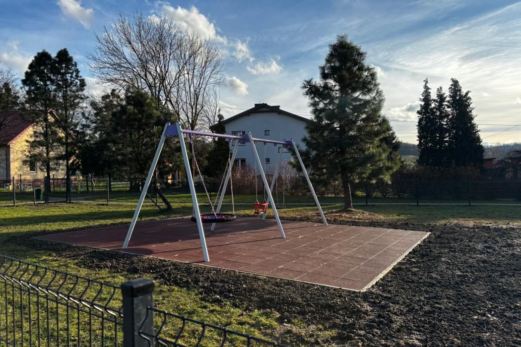 Plac zabaw w Dzięgielowie