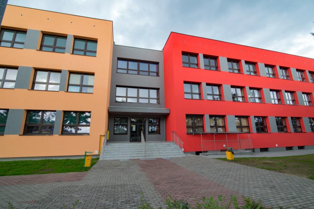 Termomodernizacja z częściową przebudową Szkoły Podstawowej nr 2 wraz z obiektami sportowymi