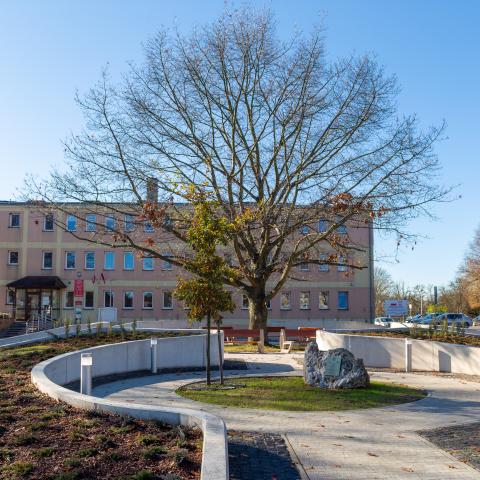 Zagospodarowanie terenu działek mienia komunalnego gminy przy ul. Krakowskiej we Włodowicach.